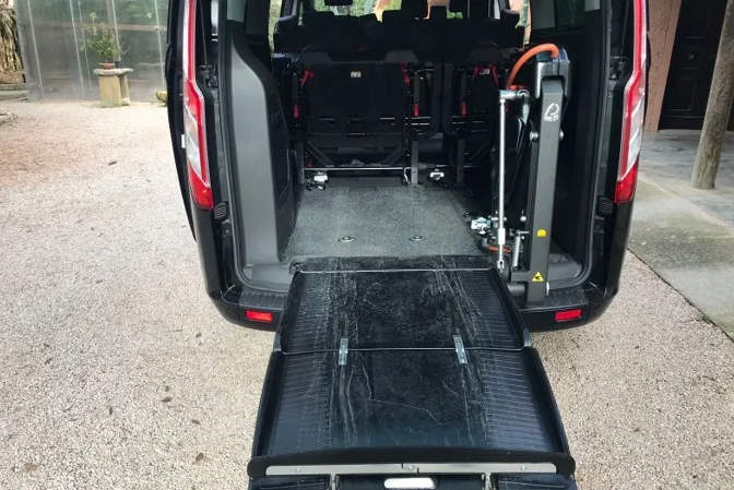 Noleggio minivan per disabili con autista Siena